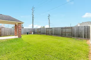 1025 Luke Dr, Alvin, TX 77511 - Photo 24