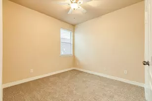 1025 Luke Dr, Alvin, TX 77511 - Photo 16