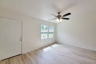 725 Cahill Rd, Angleton, TX 77515 - Photo 4