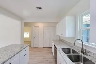 725 Cahill Rd, Angleton, TX 77515 - Photo 10