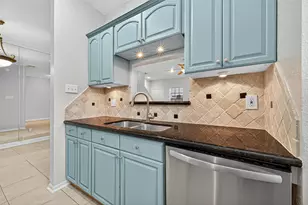 9850 Pagewood Ln, Houston, TX 77042 - Photo 20