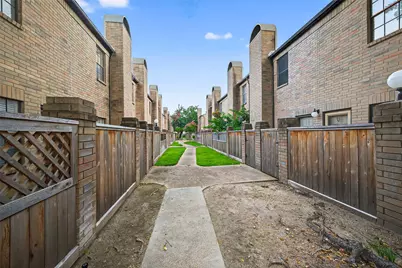 9850 Pagewood Lane #301, Houston, TX 77042 - Photo 4