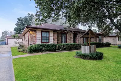 353 Dawn Hill, Friendswood, TX 77546 - Photo 2