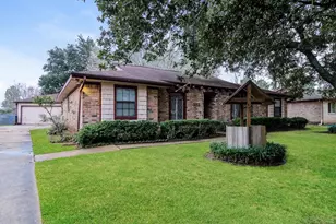 353 Dawn Hill, Friendswood, TX 77546 - Photo 2
