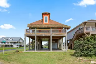 2757 Gulf View Ln, Crystal Beach, TX 77650 - Photo 4