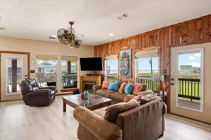 2757 Gulf View Ln, Crystal Beach, TX 77650 - Photo 14