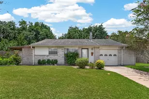 2811 Pheasant Creek Dr, Sugar Land, TX 77498 - Photo 1