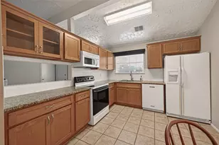 2811 Pheasant Creek Dr, Sugar Land, TX 77498 - Photo 14