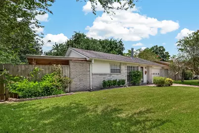 2811 Pheasant Creek Drive, Sugar Land, TX 77498 - Photo 2