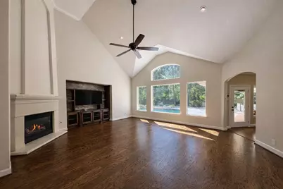 7 Birchwood Park Place, The Woodlands, TX 77382 - Photo 2
