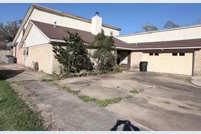 207 Banyan Street, Lake Jackson, TX 77566 - Photo 2