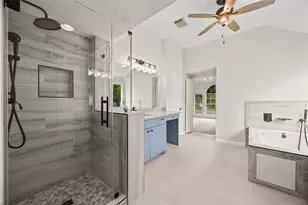 330 Welford Ln, Highlands, TX 77562 - Photo 2