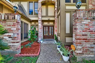 14819 Alderwick Dr, Sugar Land, TX 77498 - Photo 6