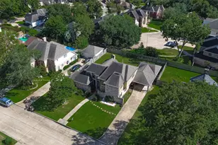 14819 Alderwick Dr, Sugar Land, TX 77498 - Photo 2