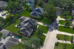 14819 Alderwick Dr, Sugar Land, TX 77498 - Photo 4