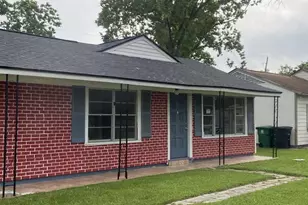 5715 Belmark St, Houston, TX 77033 - Photo 2