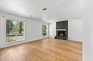 44 S Waxberry Rd, The Woodlands, TX 77381 - Photo 6