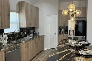 12282 N Chestnut Hls Dr, Conroe, TX 77303 - Photo 6