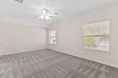 14 N Queenscliff Circle, The Woodlands, TX 77382 - Photo 8