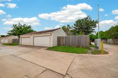 9118 Wilcrest Drive #9118, Houston, TX 77099 - Photo 22