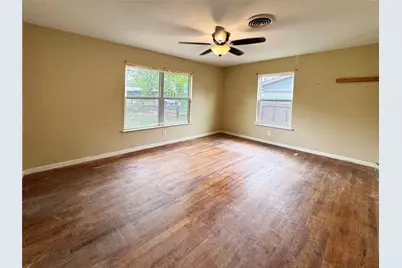 327 W Mulberry Street, Fredericksburg, TX 78624 - Photo 16