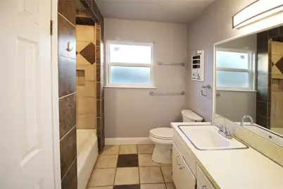327 W Mulberry Street, Fredericksburg, TX 78624 - Photo 8