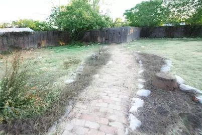 327 W Mulberry Street, Fredericksburg, TX 78624 - Photo 18