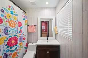 14919 Woodthorpe Ln, Houston, TX 77079 - Photo 32