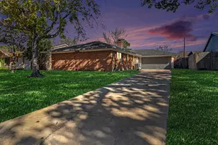 11219 Sagehill Dr, Houston, TX 77089 - Photo 2