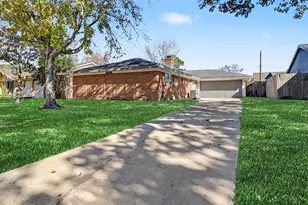 11219 Sagehill Dr, Houston, TX 77089 - Photo 2