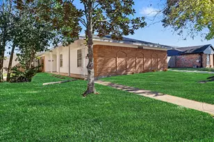 11219 Sagehill Dr, Houston, TX 77089 - Photo 2