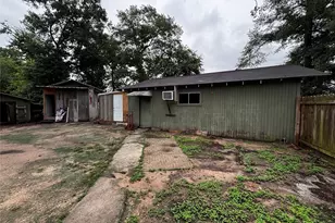 214 Mills Dr, Livingston, TX 77351 - Photo 26