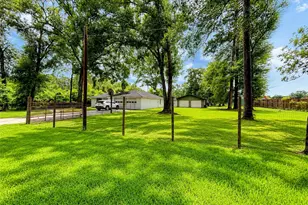 214 Mills Dr, Livingston, TX 77351 - Photo 2