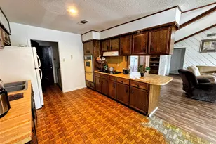 214 Mills Dr, Livingston, TX 77351 - Photo 12