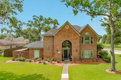 52 Chesswood Court, Lake Jackson, TX 77566 - Photo 2