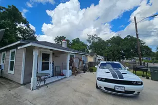 2032 Delaware St, Beaumont, TX 77703 - Photo 2