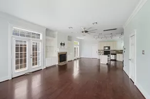 2111 Beall St, Houston, TX 77008 - Photo 10
