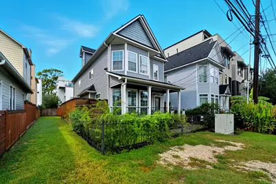 2111 Beall Street, Houston, TX 77008 - Photo 2