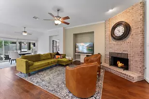 23 S Manorcliff Pl, The Woodlands, TX 77382 - Photo 10