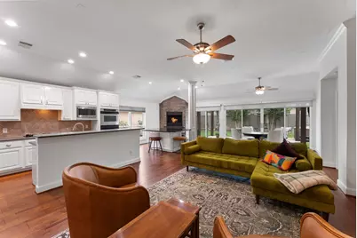 23 S Manorcliff Place, The Woodlands, TX 77382 - Photo 14