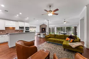 23 S Manorcliff Pl, The Woodlands, TX 77382 - Photo 14