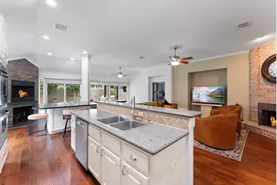 23 S Manorcliff Place, The Woodlands, TX 77382 - Photo 16