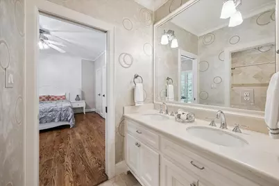 422 Faust Lane, Houston, TX 77024 - Photo 44