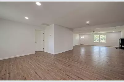 4702 Majestic Street, Houston, TX 77026 - Photo 8