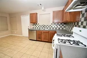 6618 Hawthorne Falls Ln, Houston, TX 77049 - Photo 4