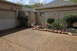 406 Fox Briar, Sugar Land, TX 77478 - Photo 2