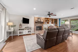 16106 Capri Dr, Jersey Village, TX 77040 - Photo 8