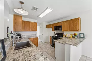 1105 Camelot Ln, Pearland, TX 77581 - Photo 8