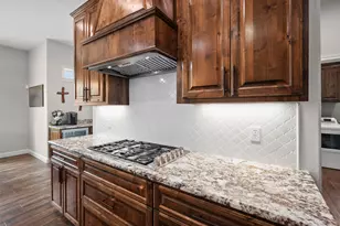 1205 N Ave G, Shiner, TX 77984 - Photo 16