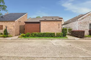 9612 Bayou Brook St, Houston, TX 77063 - Photo 2